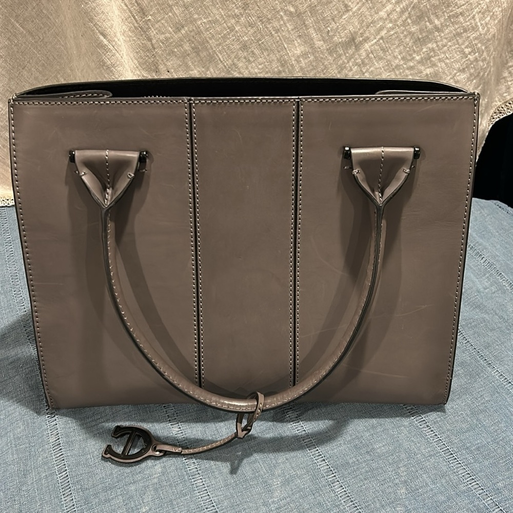 Etienne Aigner handbag - Picture 4 of 16